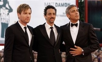 Ewa McGregor, Grant Heslov y George Clooney durante la premier en Venecia de "The Men Who Stare at Goats"